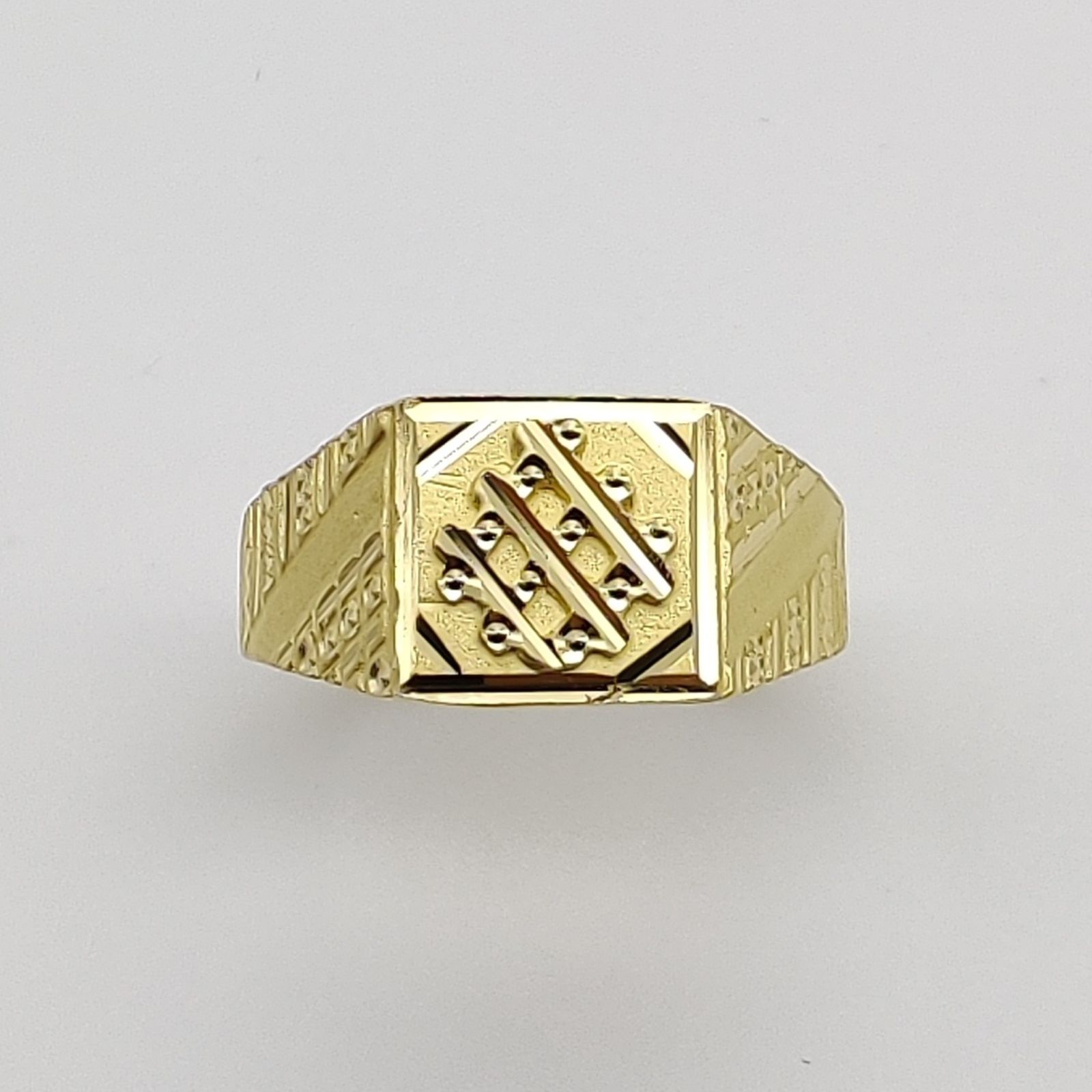 Buy quality 916 gold fancy casting Gents ring in Ahmedabad